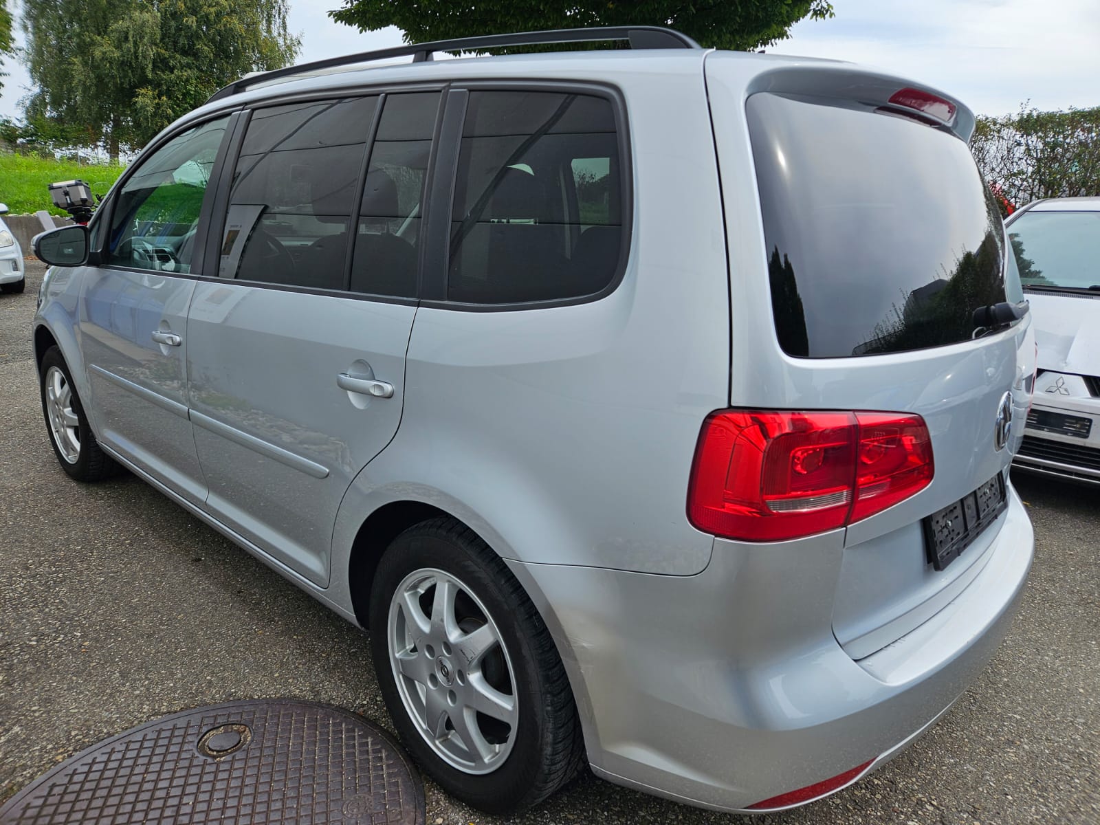 
								VW Touran 1.6 TDI Comfortline DSG 08.2012 full									