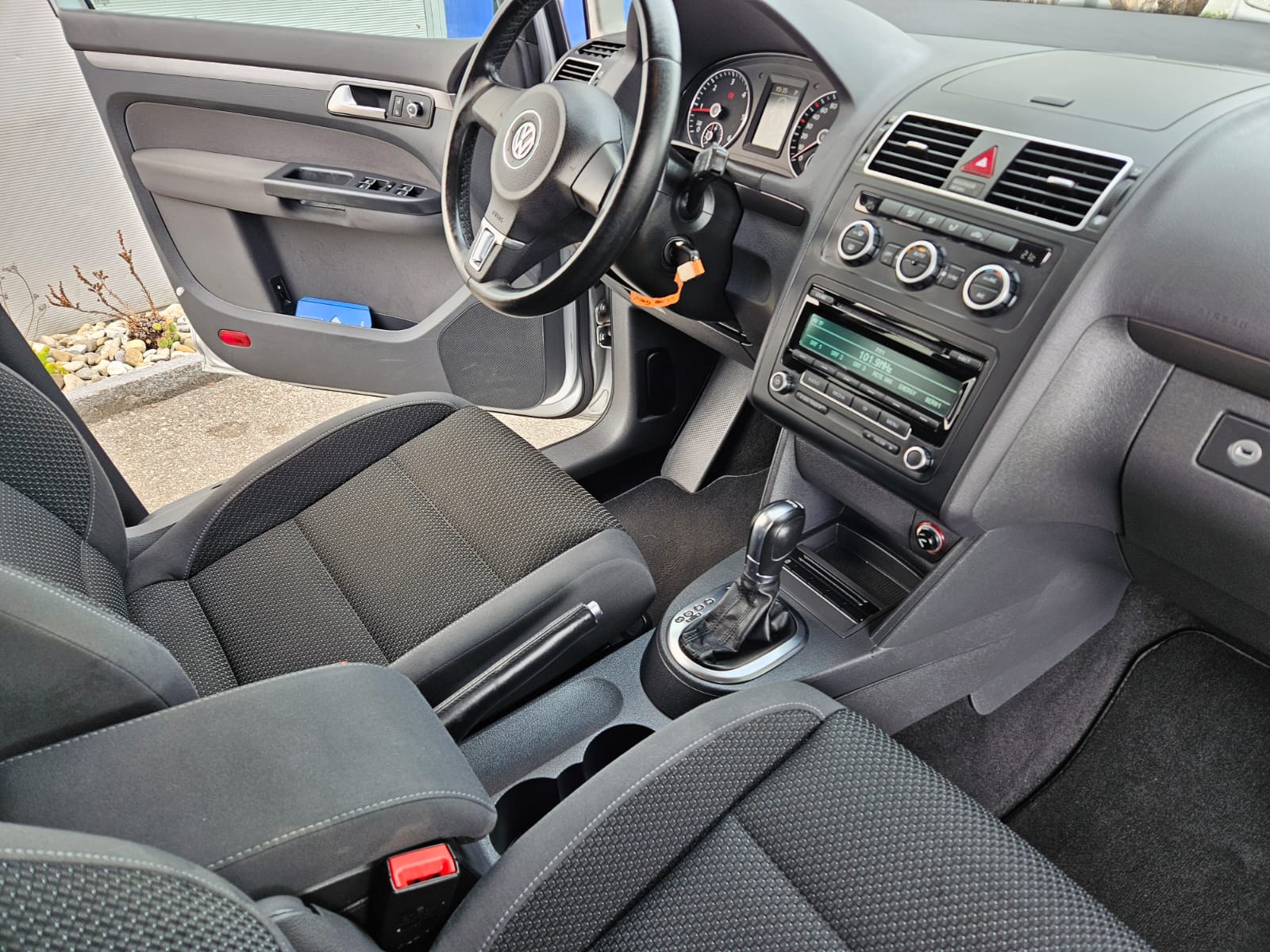 
								VW Touran 1.6 TDI Comfortline DSG 08.2012 full									