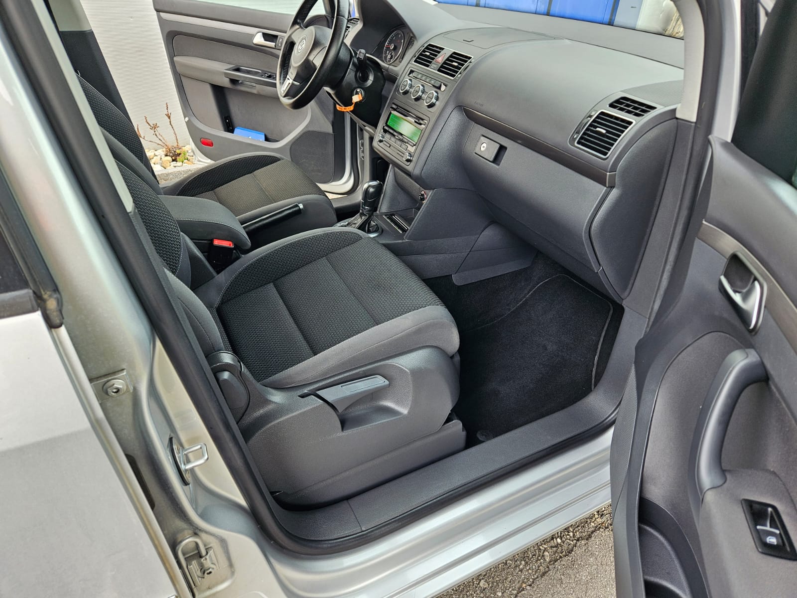 
								VW Touran 1.6 TDI Comfortline DSG 08.2012 full									