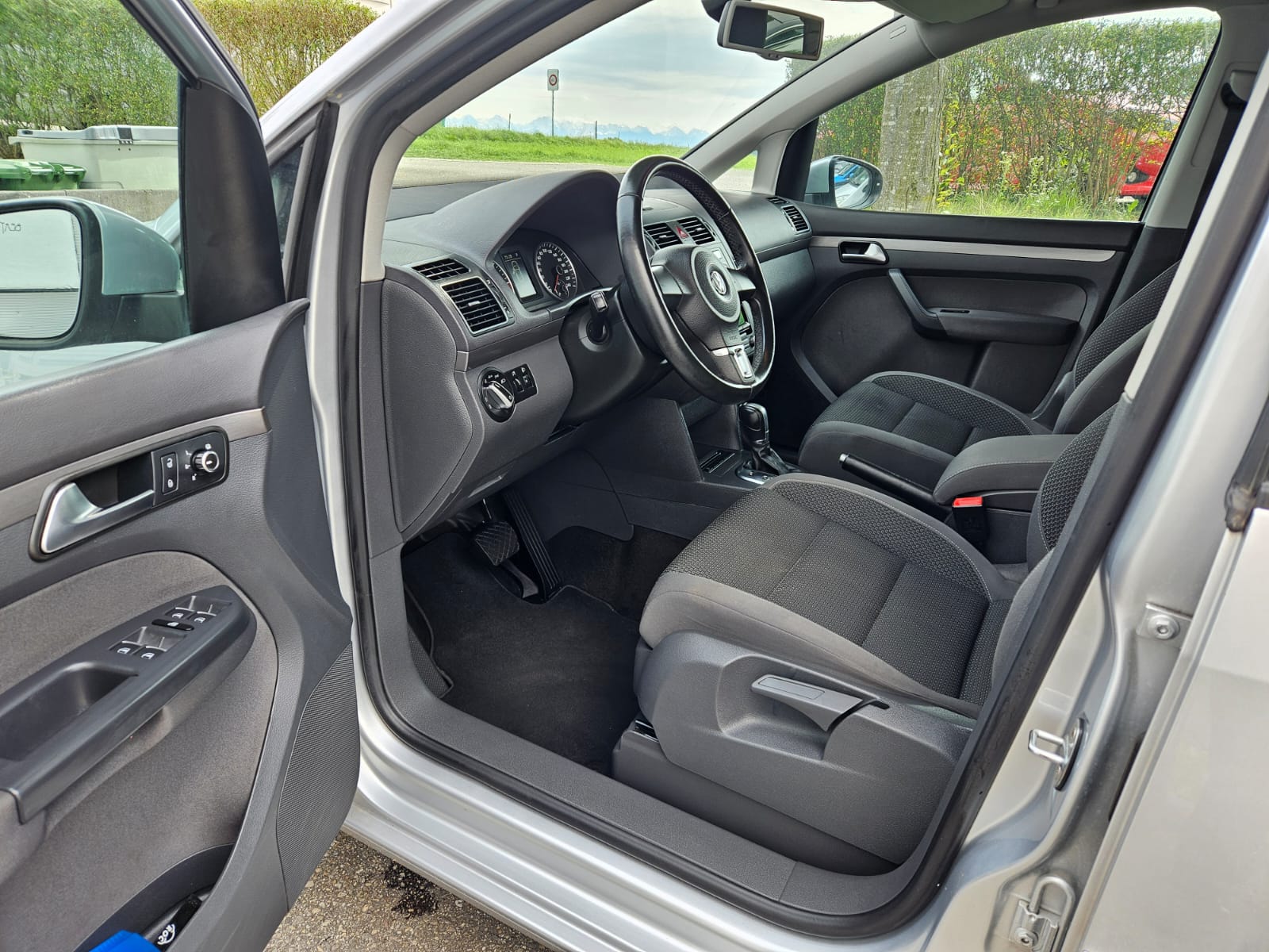 
								VW Touran 1.6 TDI Comfortline DSG 08.2012 full									