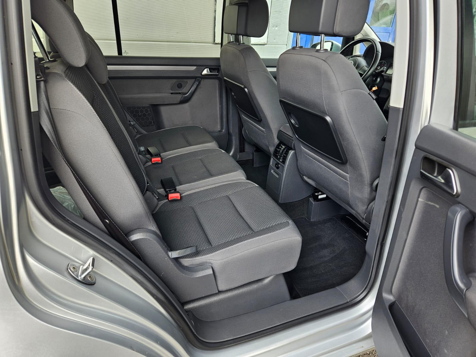 
								VW Touran 1.6 TDI Comfortline DSG 08.2012 full									