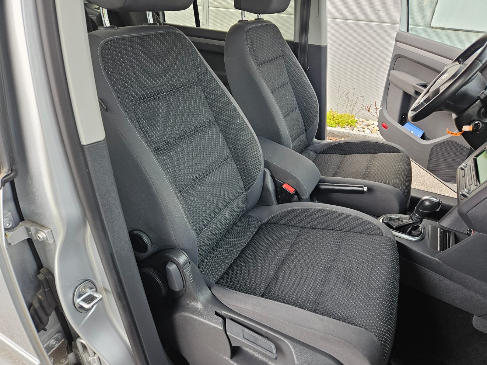 
								VW Touran 1.6 TDI Comfortline DSG 08.2012 full									